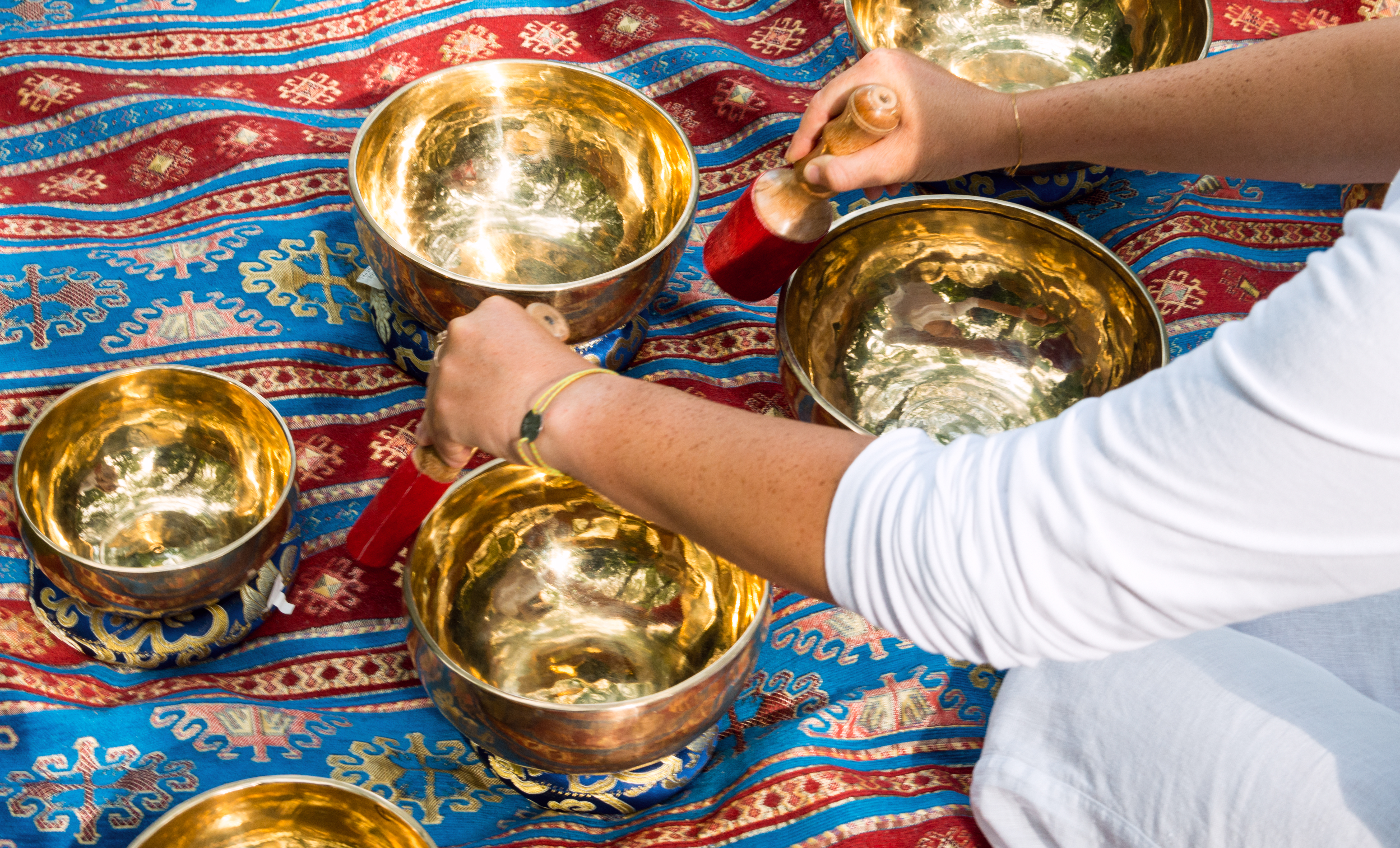 YOGA SOUNDHEALING MUSIC SCIENCE KAPIEL W DZWIKACH TERAPIA DZWIEKIEM HATHA YOGA JOGA BARABRA DUDKO QUANTUM PHYSIC, VIBRATION, SOUNDWAVE SOUNDBATH, TIBETAN BOWLS GONG